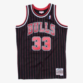 Men's Scottie Pippen Black Chicago Bulls 1995/96 Hardwood Classics Swingman Player Jersey